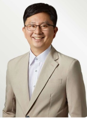 최경선 작가 사진